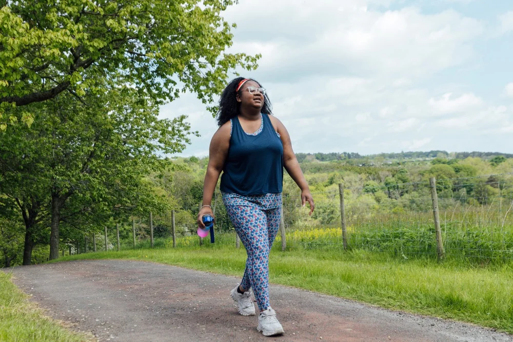 Is walking after eating good? Benefits & how long to walk for